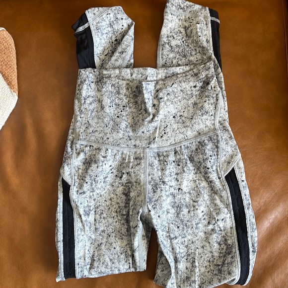 Lululemon leggings - Picture 1 of 3